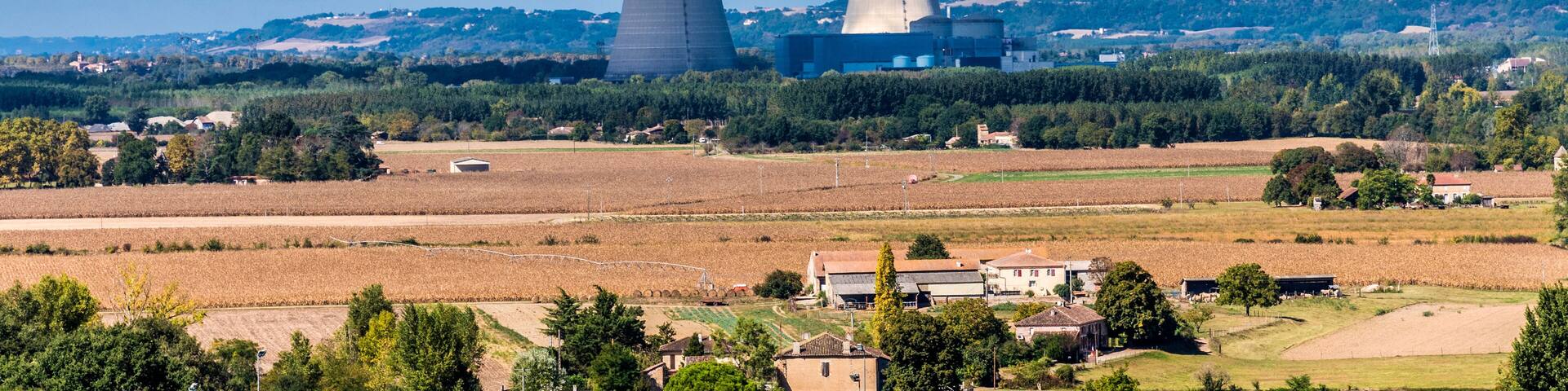 France, Tarn-et-Garonne, view on the nuclear power plant of Golfech from Auvillar (Most Beautiful Village in France) (Saint James way)