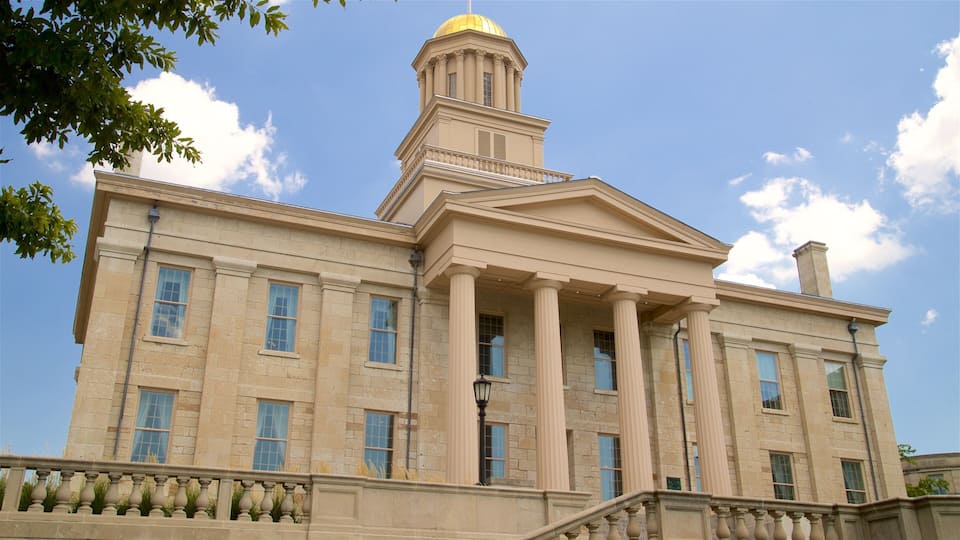 Old Capitol Museum featuring heritage architecture