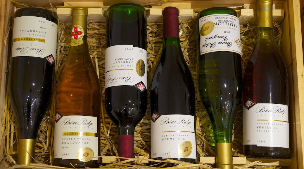 Briar Ridge Vineyard showing signage and drinks or beverages