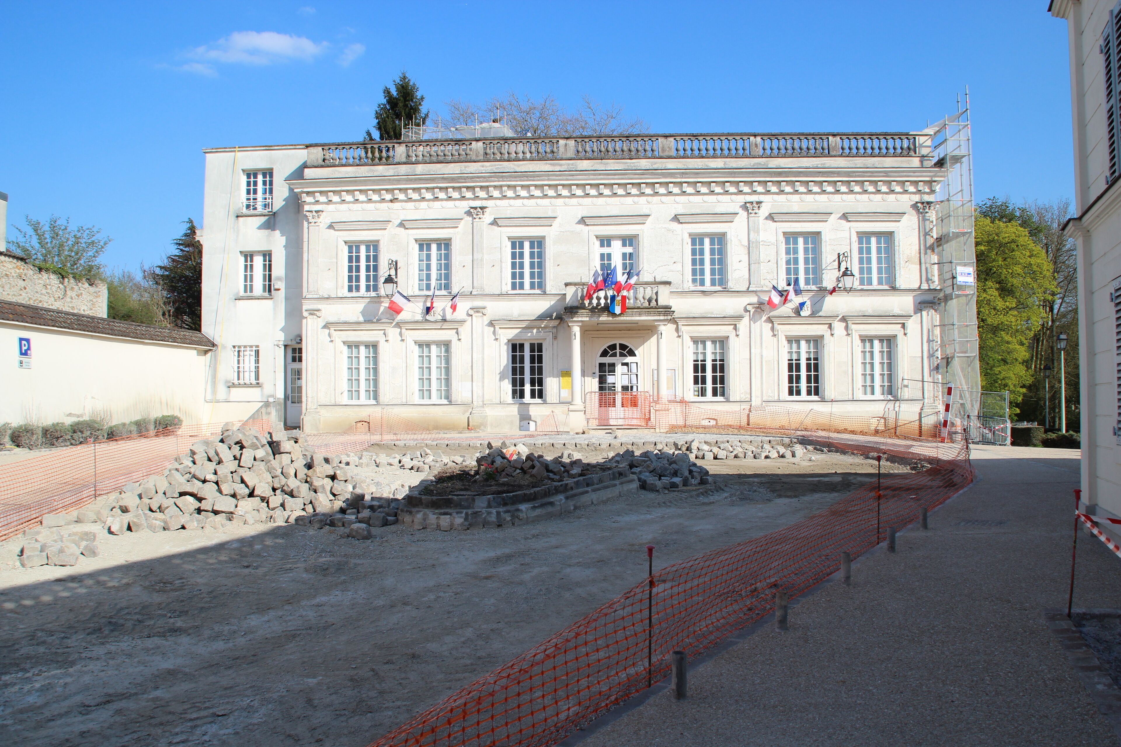 Construction site at the town hall of Saint Rémy lès Chevreuse, France.