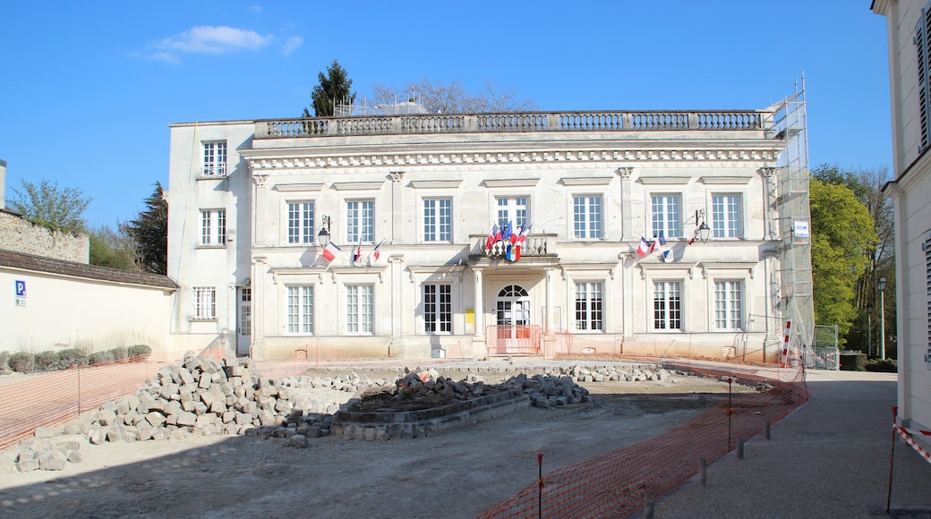 Construction site at the town hall of Saint Rémy lès Chevreuse, France.
