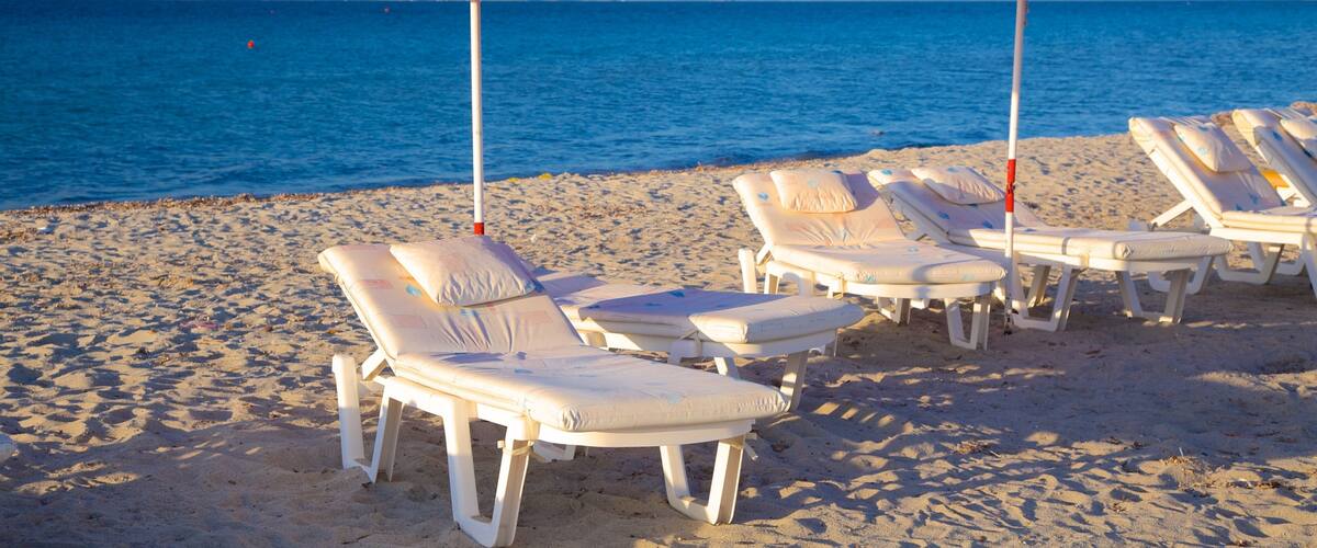 Playa de Tigaki ofreciendo una playa de arena