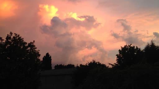 Nuages à la tombée de la nuit à Buzet sur Tarn