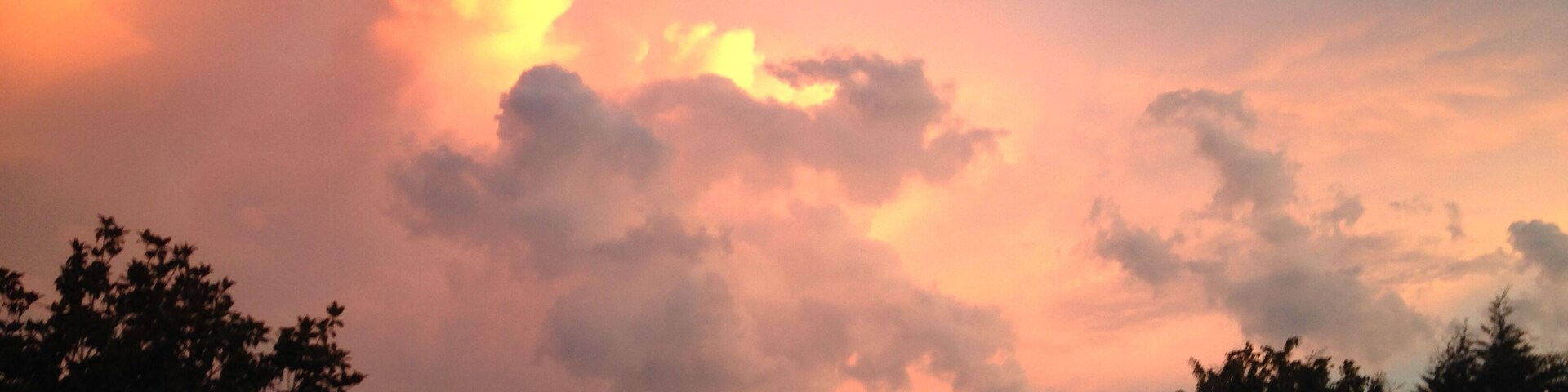 Nuages à la tombée de la nuit à Buzet sur Tarn