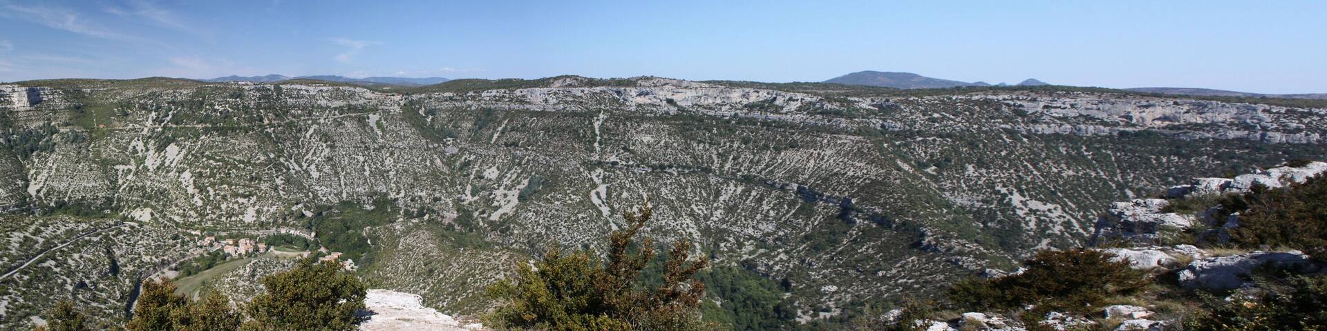 Panorama du cirque de Navacelles vu du belvédÚre de la Baume Auriol.