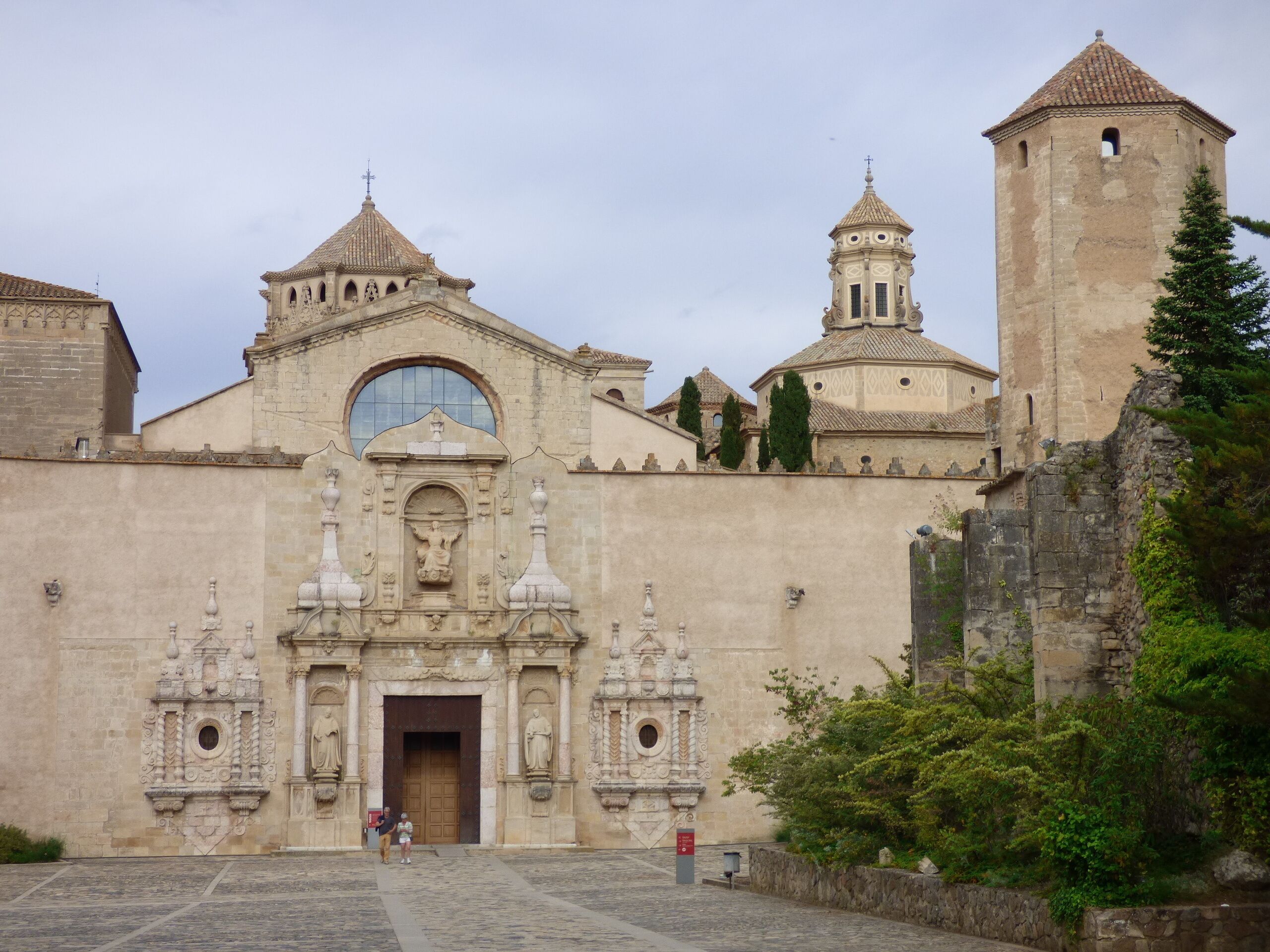 Monasterio de Poblet (Tarragona,España) abadía cisterciense española. en la comarca de la Cuenca de Barberá, en Vimbodí y Poblet, Cataluña