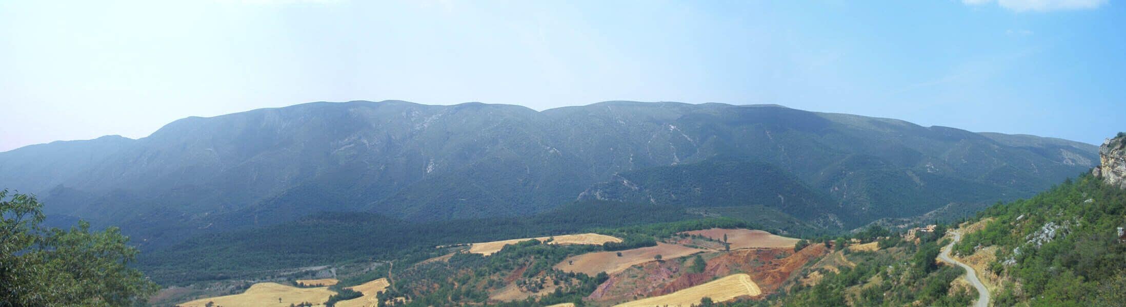 El Montsec d'Ares, des del poble de L'Alzina, Pallars Jussà