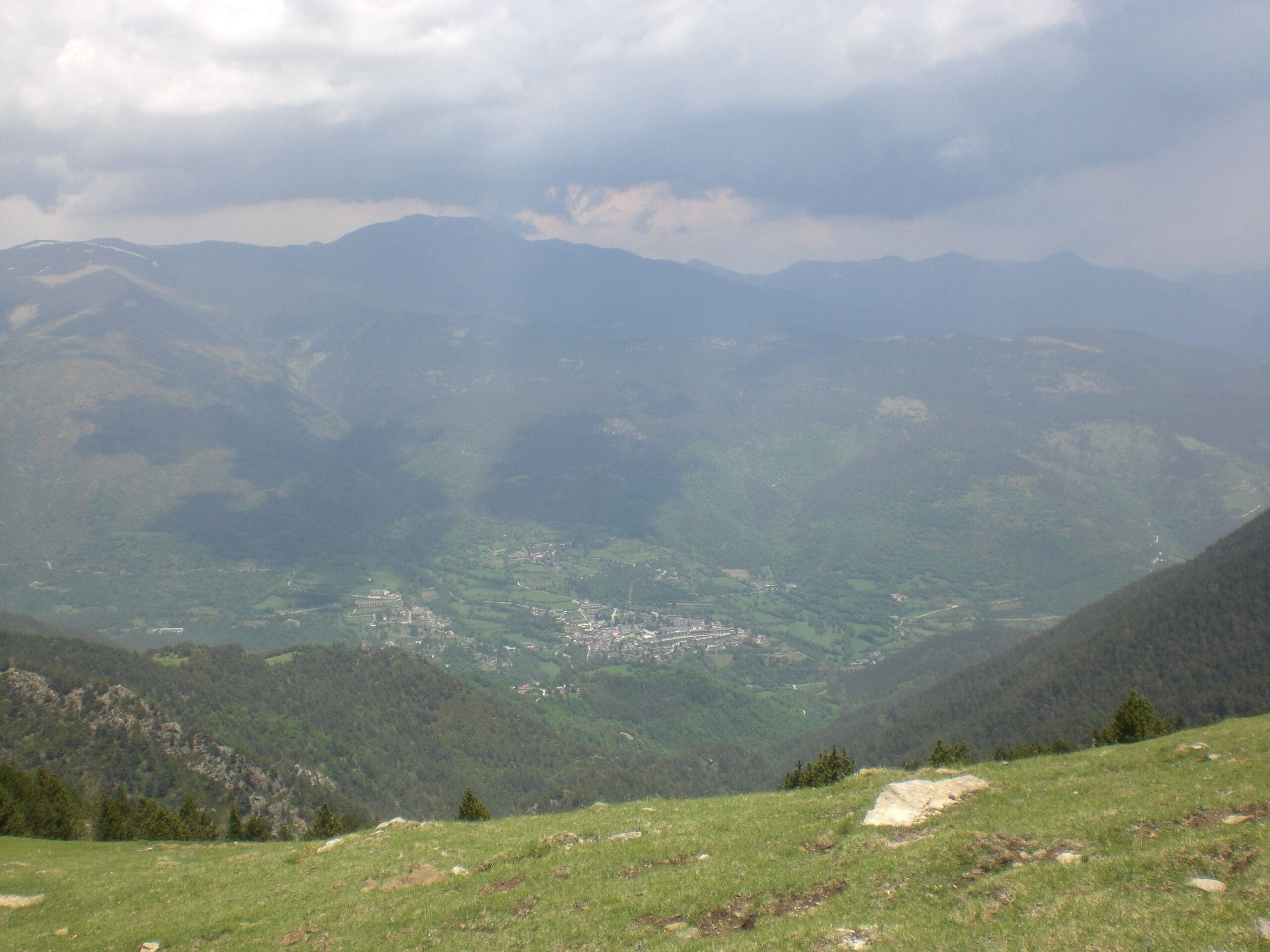 Puigmal i les Planoles des del Coll de Coma Ermada, Serra de Montgrony (juny 2012)