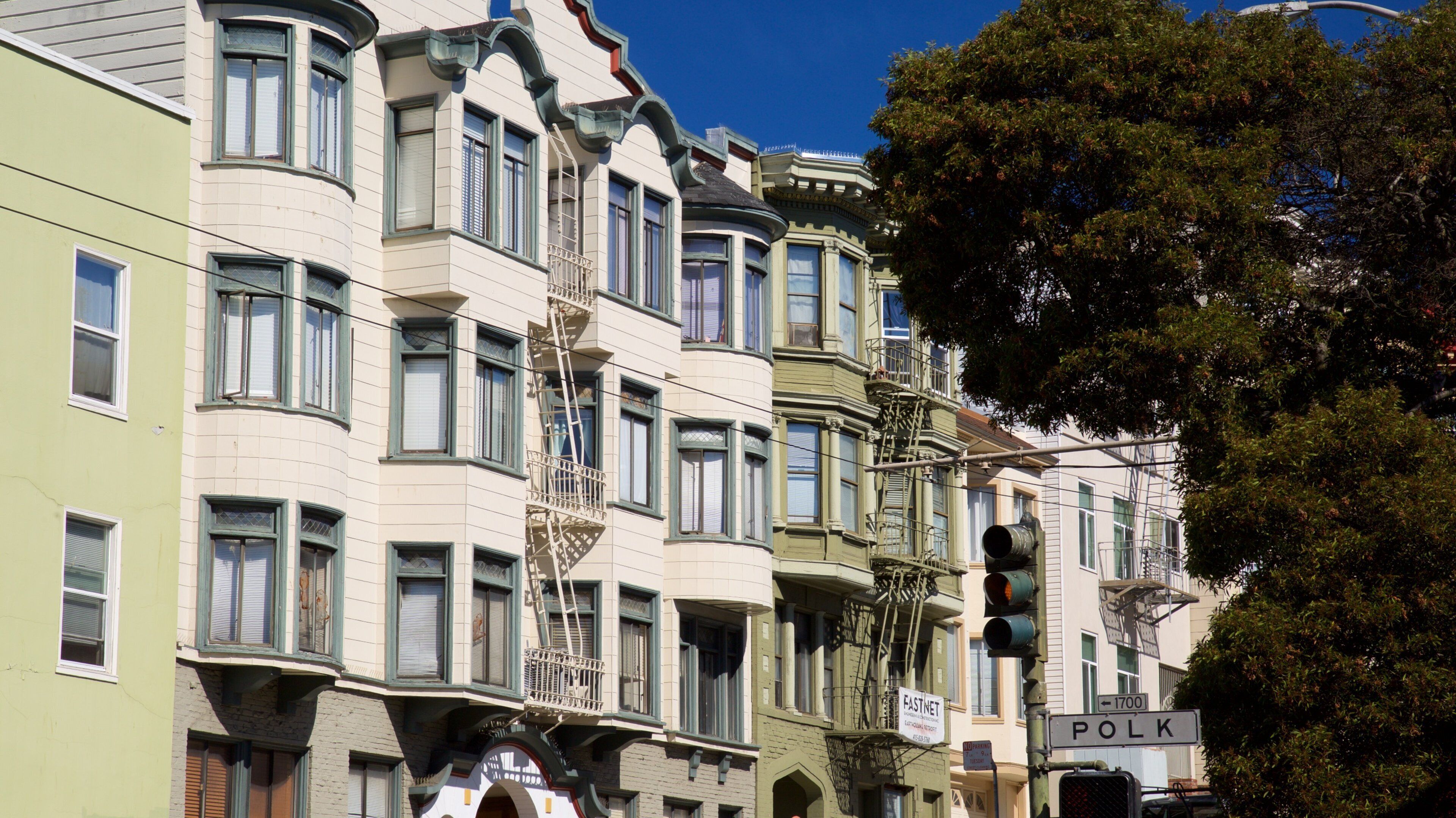Polk Gulch showing a house and heritage architecture