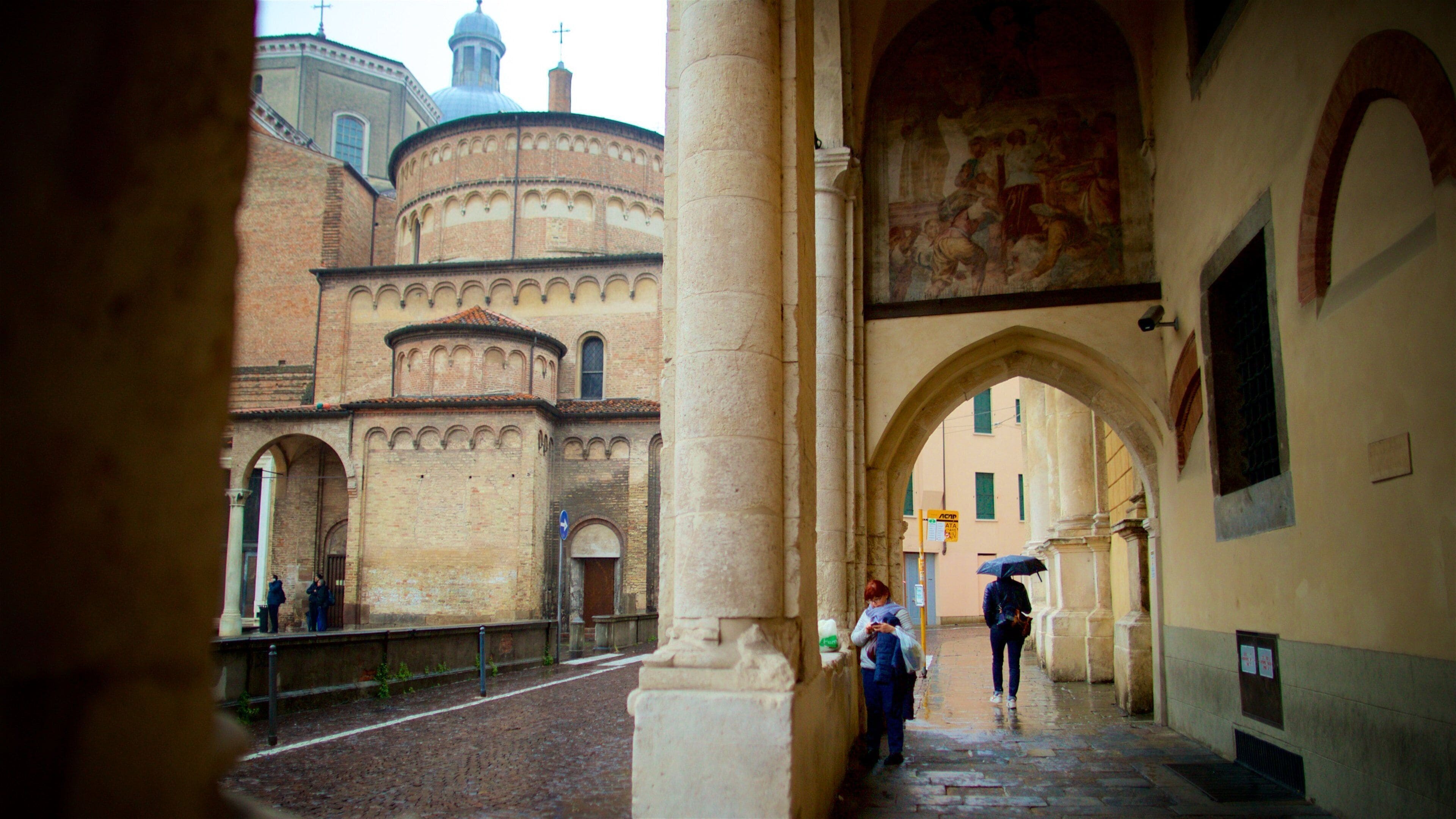 Piazza del Duomo som viser religion, kulturarv og kunst