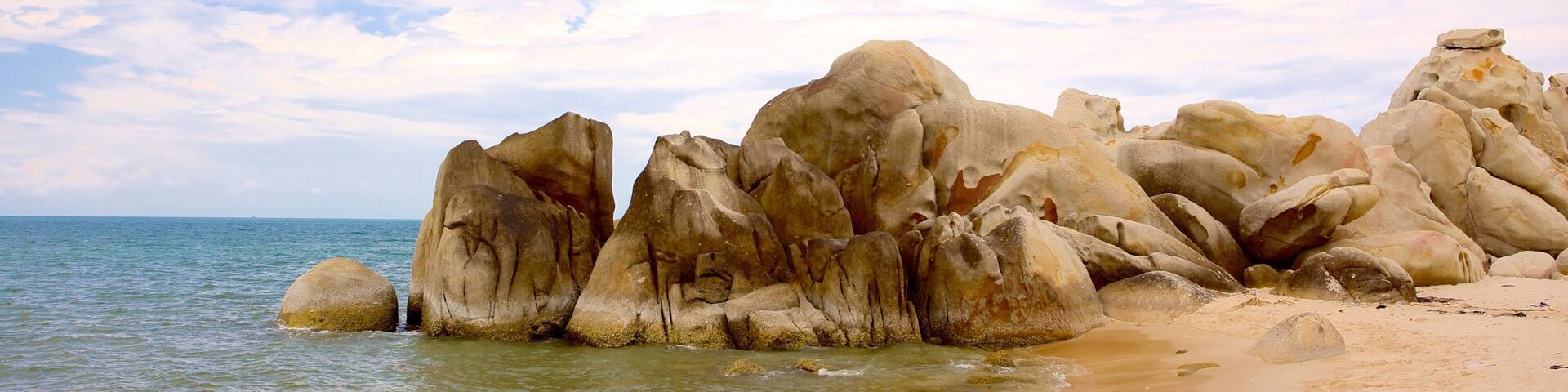 Tien Thanh Beach featuring a sandy beach and rugged coastline