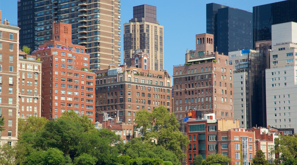 Midtown showing a city and a high rise building