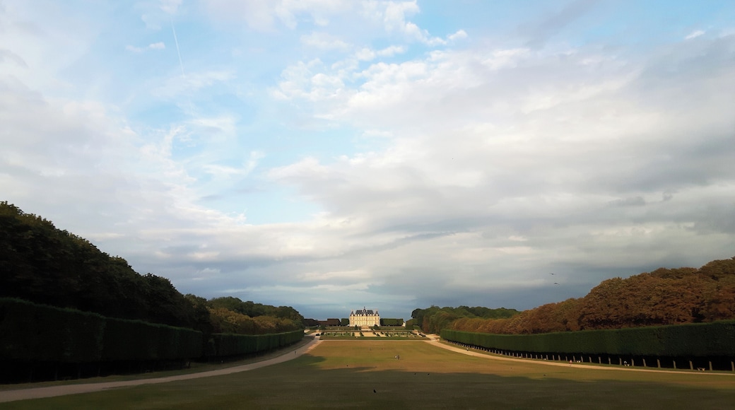 This building is indexed in the Base Mérimée, a database of architectural heritage maintained by the French Ministry of Culture, under the reference PA00088146 .