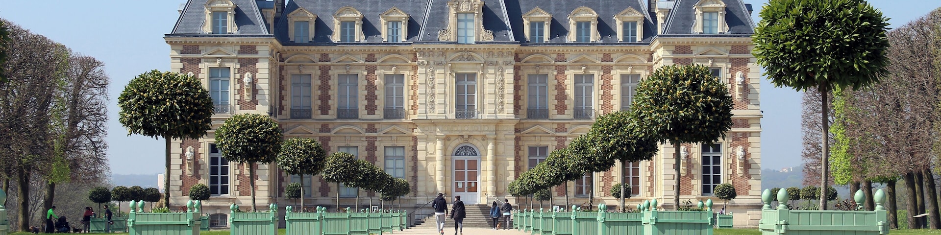 Sceaux Esplanade du Chateau. The Château de Sceaux was built for the Duc de Trévise. Arch. Joseph-Michel Le Soufaché according to the projects of Auguste Théophile Quantinet 1856-62