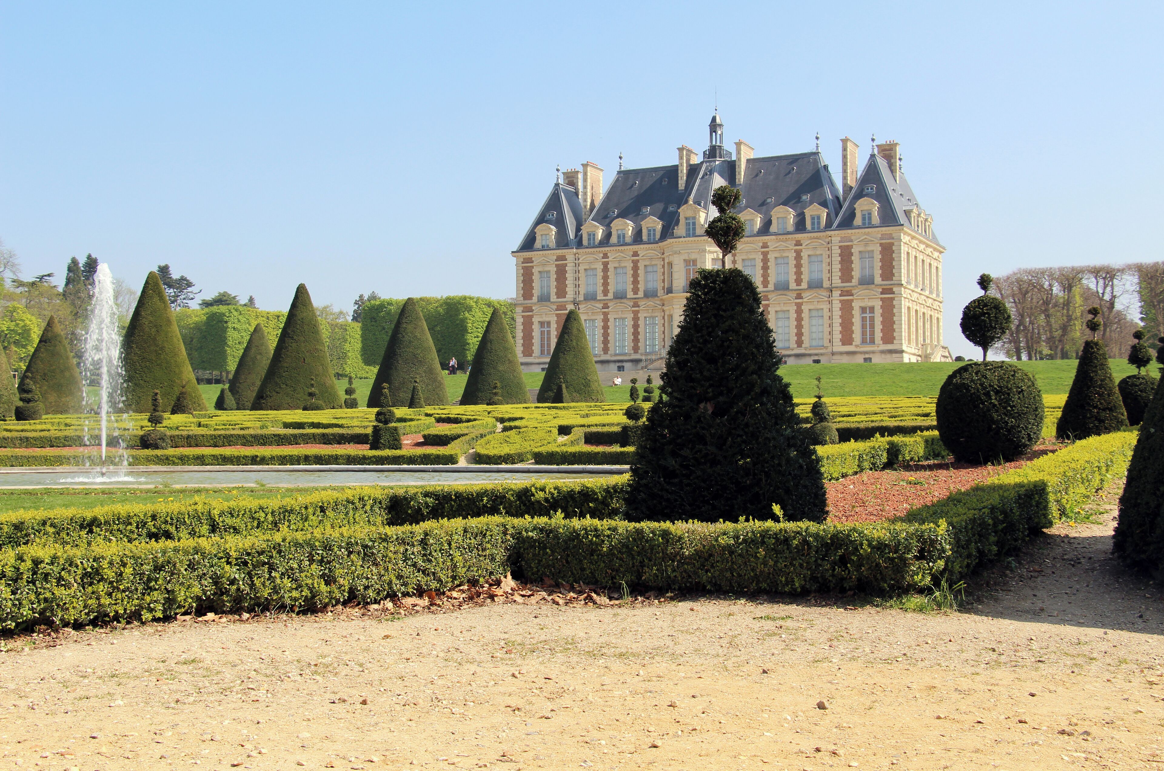 Sceaux Restored high parterre in its late 18th century state. The Château de Sceaux was built for the Duc de Trévise. Arch. Joseph-Michel Le Soufaché according to the projects of Auguste Théophile Quantinet 1856-62