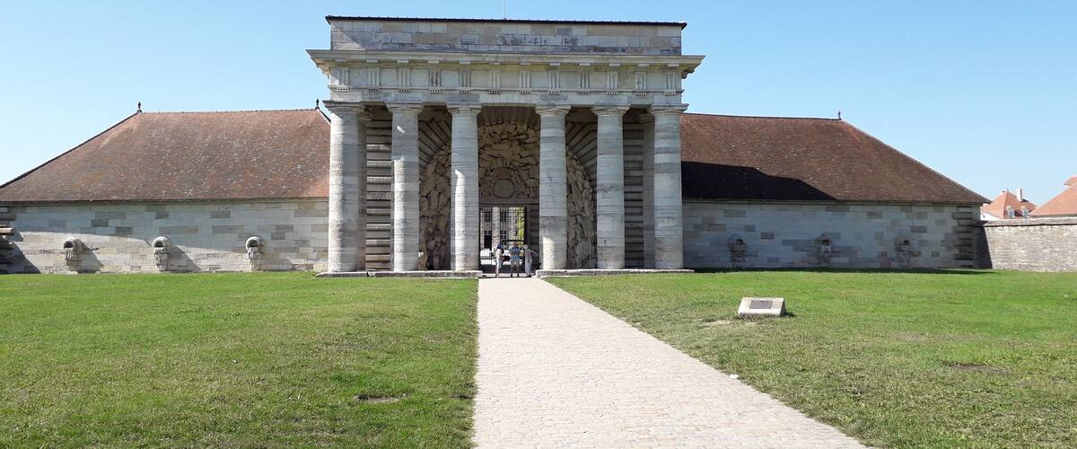 A classical building with columns and a central entrance.