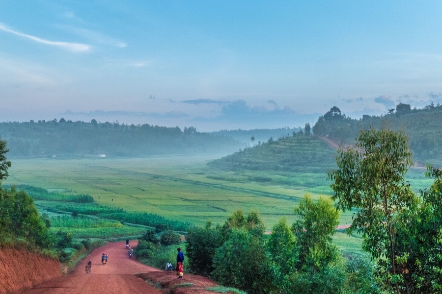 Early morning mist near Butare, Rwanda
#blue