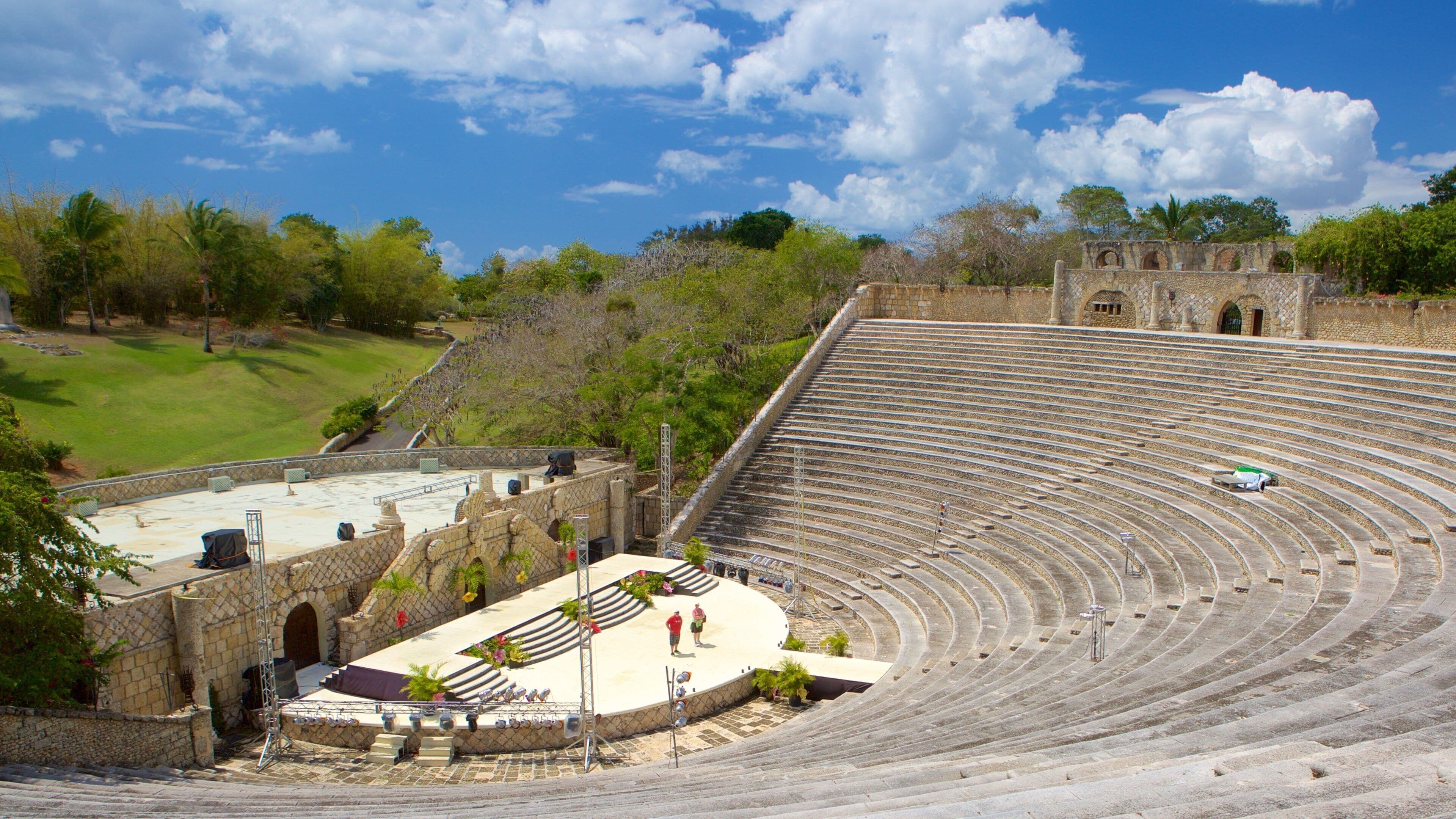 La Romana showing theater scenes
