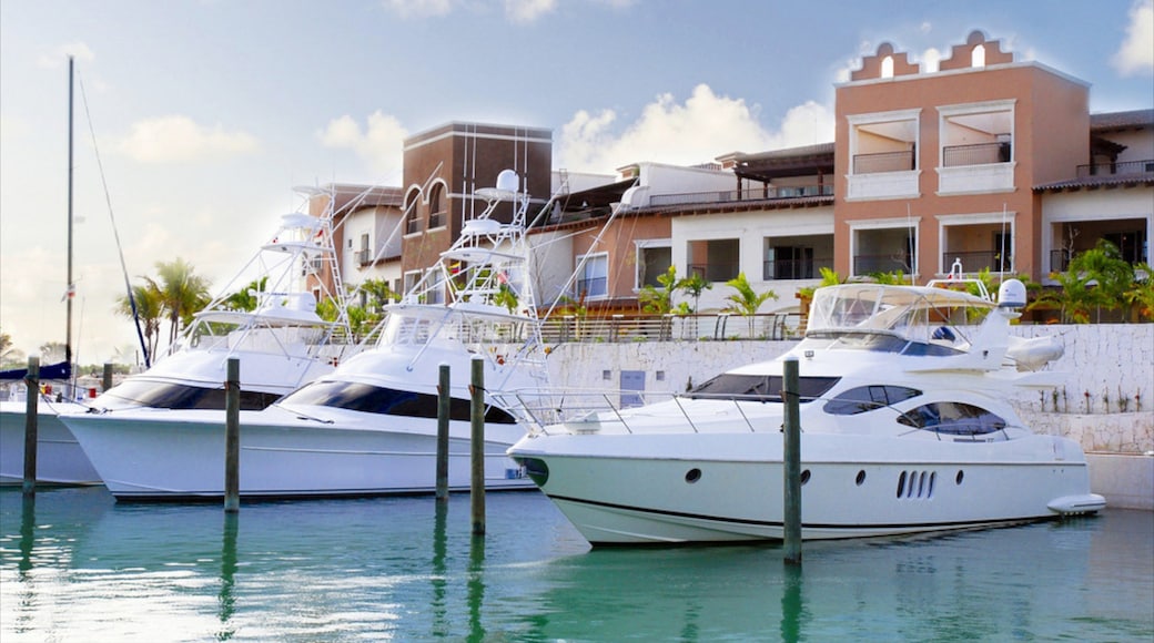 La Romana which includes a house and a marina