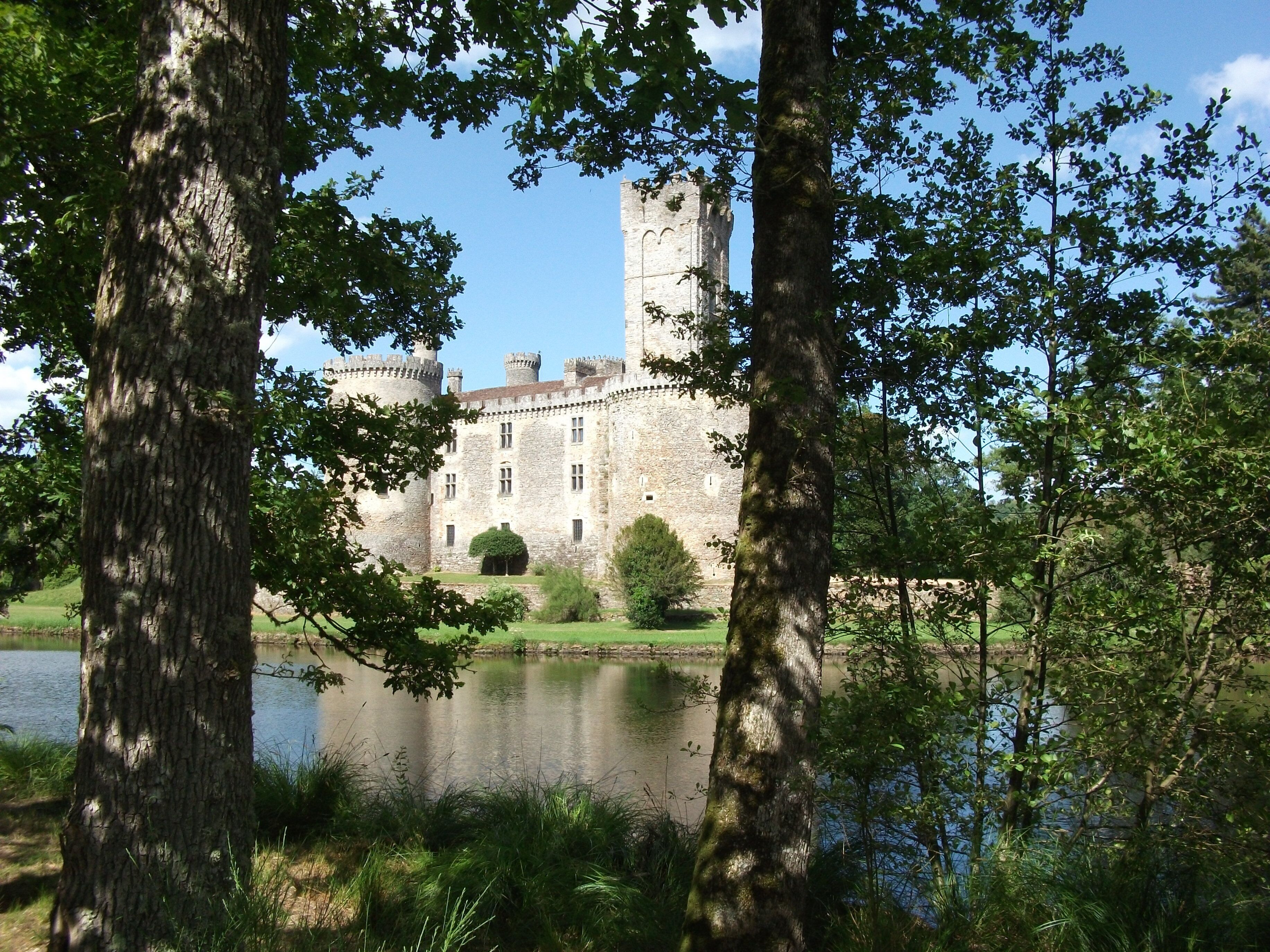 This building is indexed in the Base Mérimée, a database of architectural heritage maintained by the French Ministry of Culture, under the reference PA00100299 .