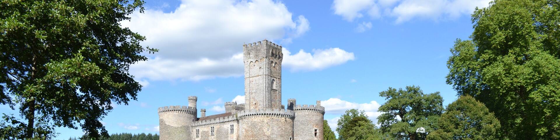 This building is indexed in the Base Mérimée, a database of architectural heritage maintained by the French Ministry of Culture, under the reference PA00100299 .