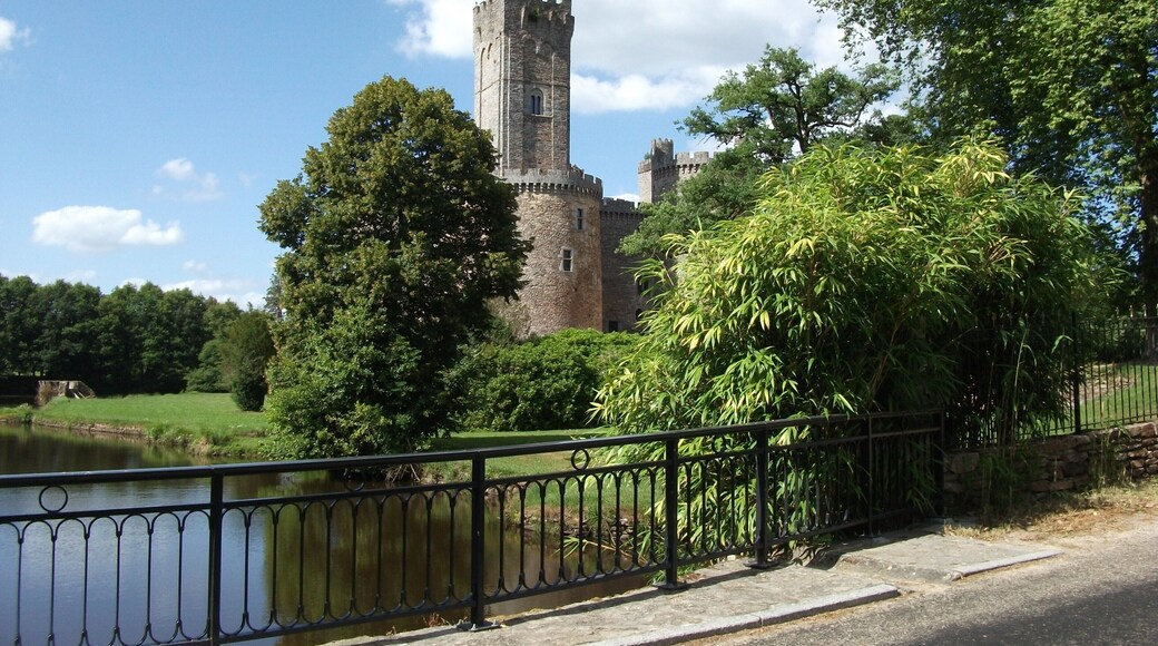 This building is indexed in the Base Mérimée, a database of architectural heritage maintained by the French Ministry of Culture, under the reference PA00100299 .