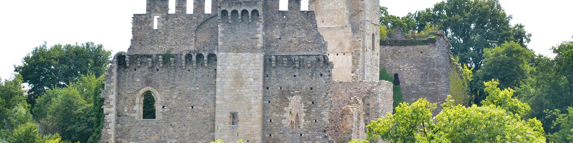 This building is indexed in the Base Mérimée, a database of architectural heritage maintained by the French Ministry of Culture, under the reference PA00100255 .