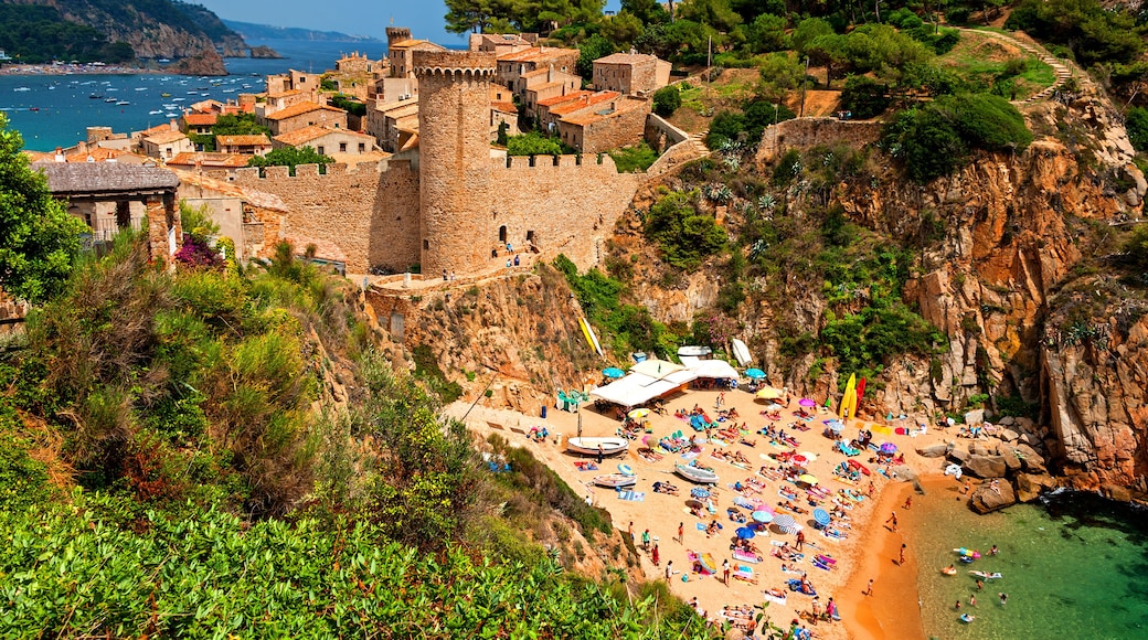 Tossa de Mar, medieval walled town Vila Vella and town beach