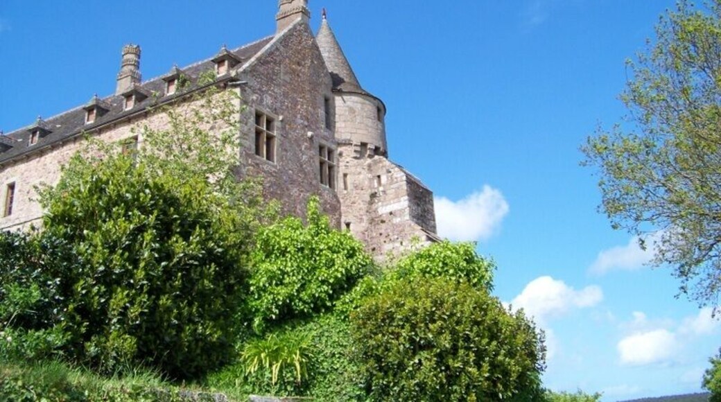 This building is indexed in the Base Mérimée, a database of architectural heritage maintained by the French Ministry of Culture, under the reference PA00089447 .