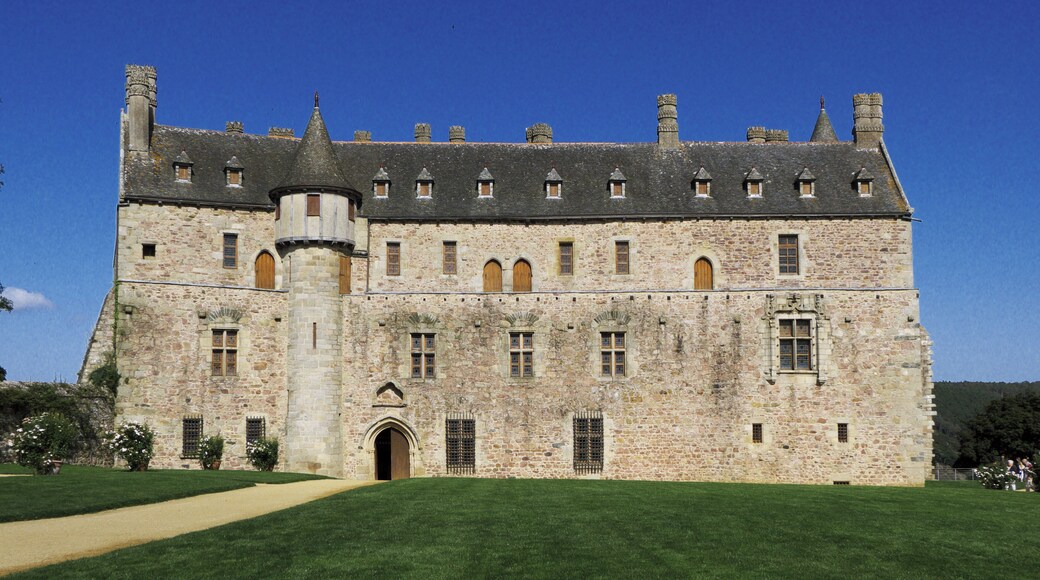 This building is indexed in the Base Mérimée, a database of architectural heritage maintained by the French Ministry of Culture, under the reference PA00089447 .