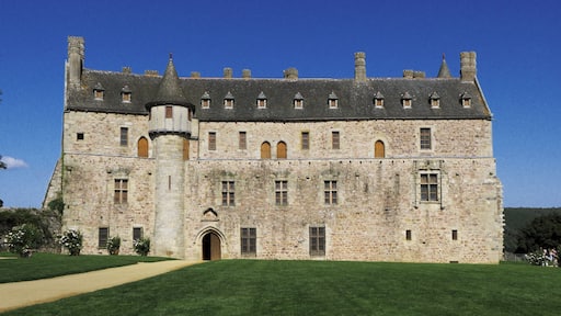 This building is indexed in the Base Mรฉrimรฉe, a database of architectural heritage maintained by the French Ministry of Culture, under the reference PA00089447 .
