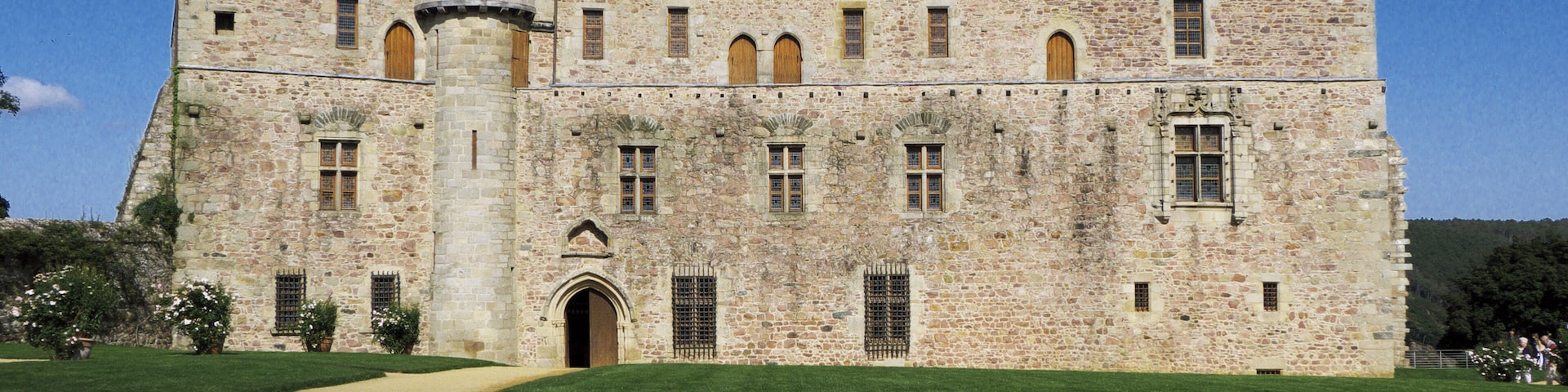 This building is indexed in the Base Mérimée, a database of architectural heritage maintained by the French Ministry of Culture, under the reference PA00089447 .