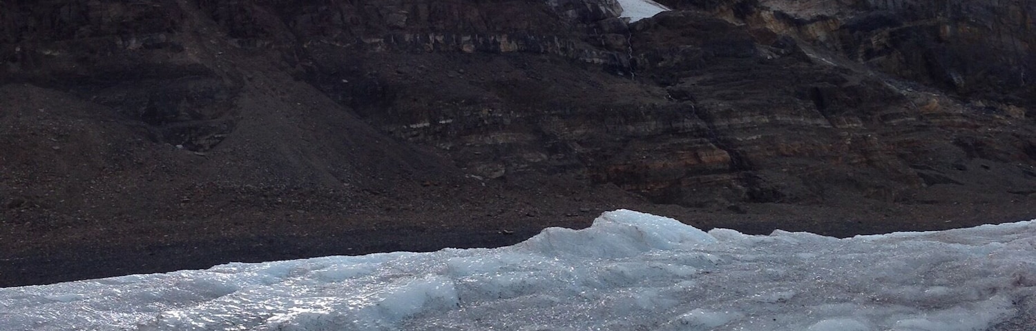 Great day to hang out on some ice! Check out the Athabasca glacier #snow