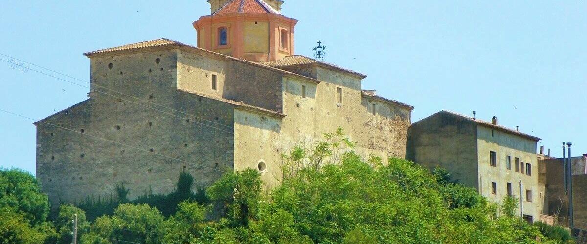 L'Abadia de Santa Maria adossada a l'església de la Assumpta, a les Borges del Camp