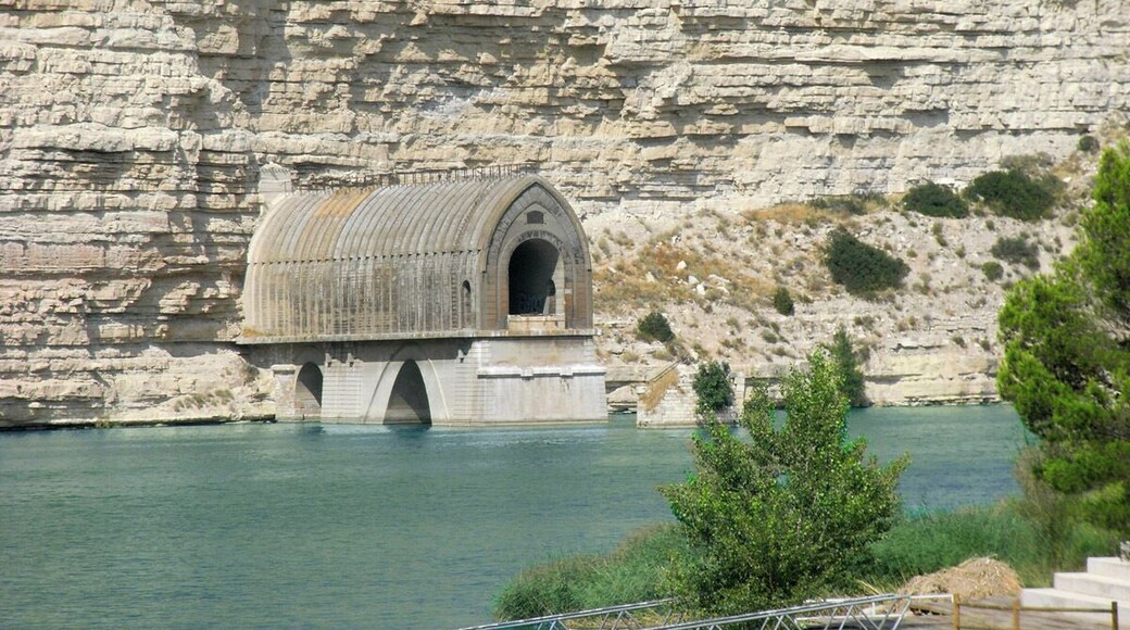 Restes de pont i túnel de l'antiga línia de Saragossa