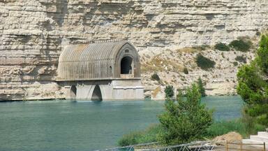 Restes de pont i túnel de l'antiga línia de Saragossa