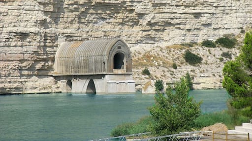 Restes de pont i túnel de l'antiga línia de Saragossa
