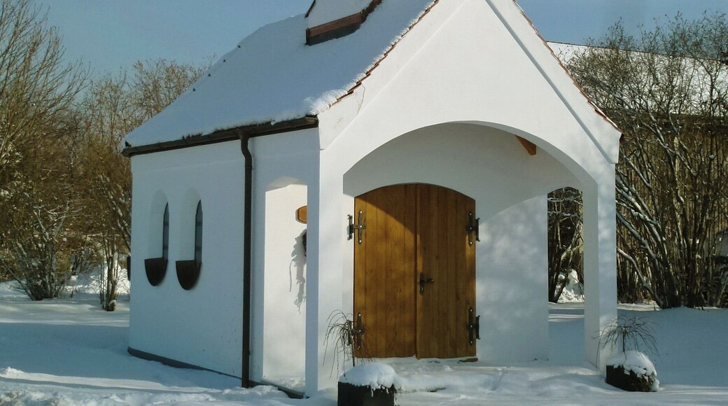 Private Kapelle "Maria am Wege", unmittelbar an der Rottenrieder Straße gelegen, ca. 350 m von der Römerstraße entfernt, 2014 im August eingeweiht. Ansicht von NW