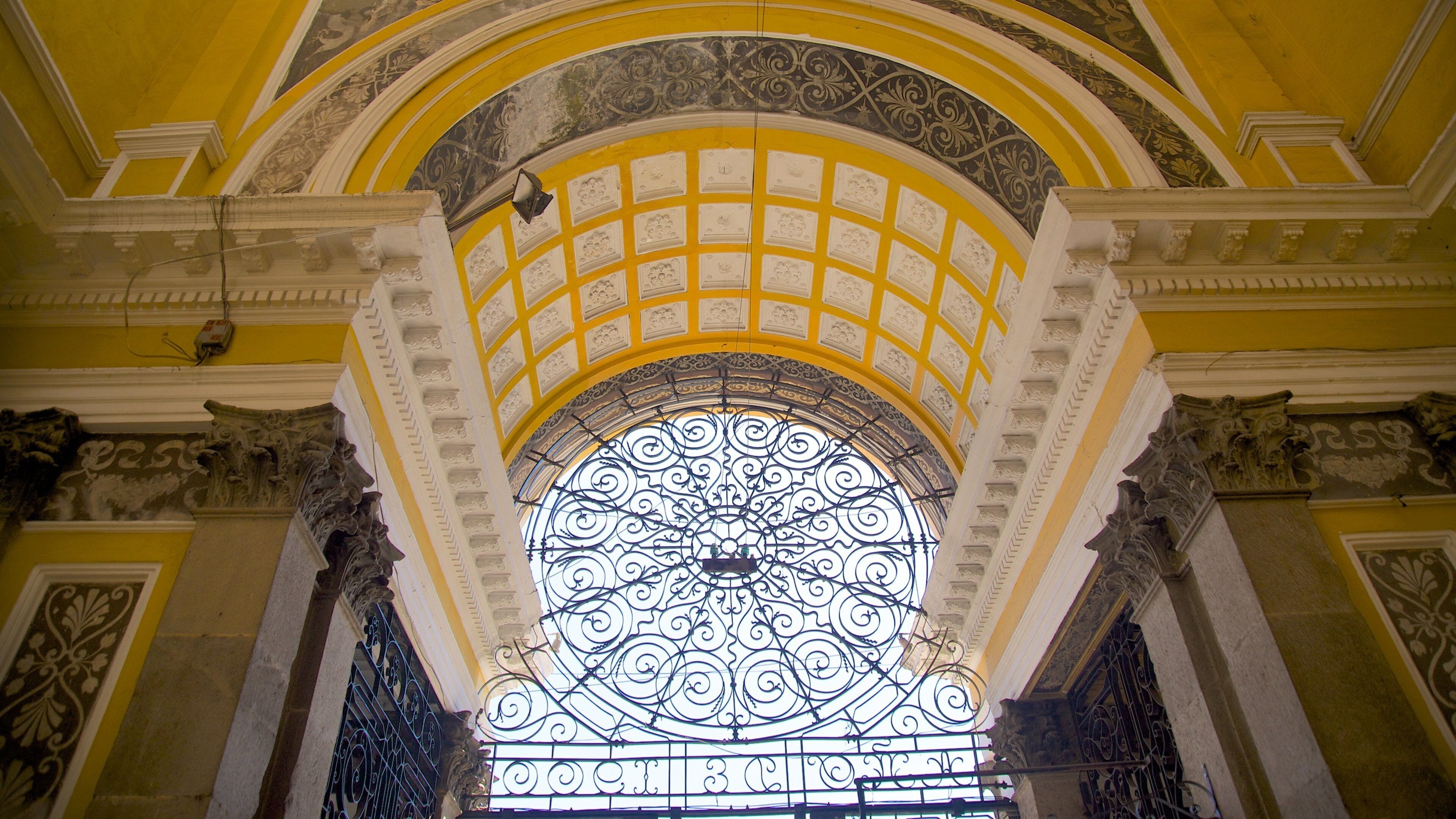 Quetzaltenango featuring interior views and heritage elements