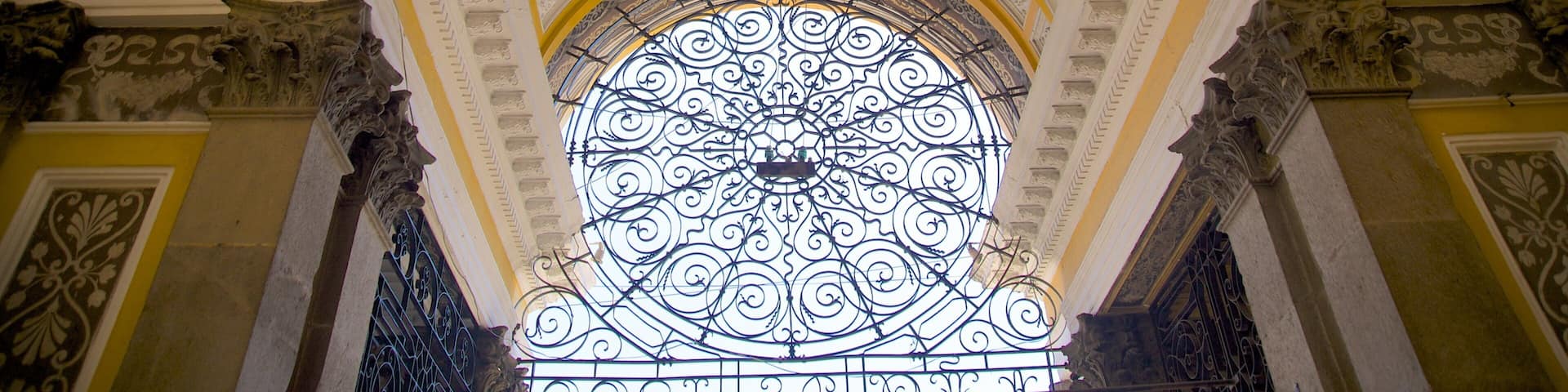 Quetzaltenango showing interior views and heritage elements