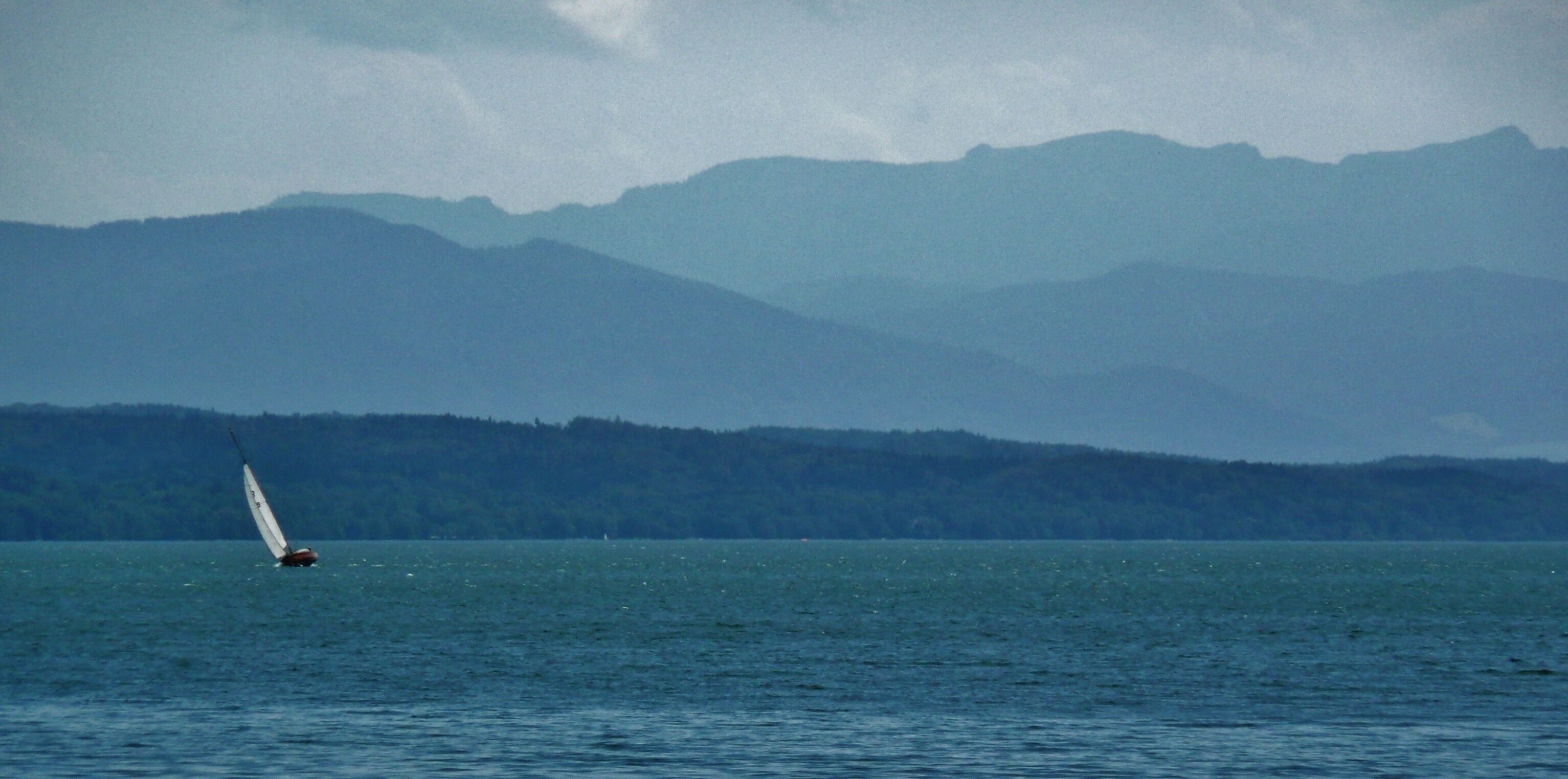 Blick von Tutzing am Starnberger See Richtung Alpen