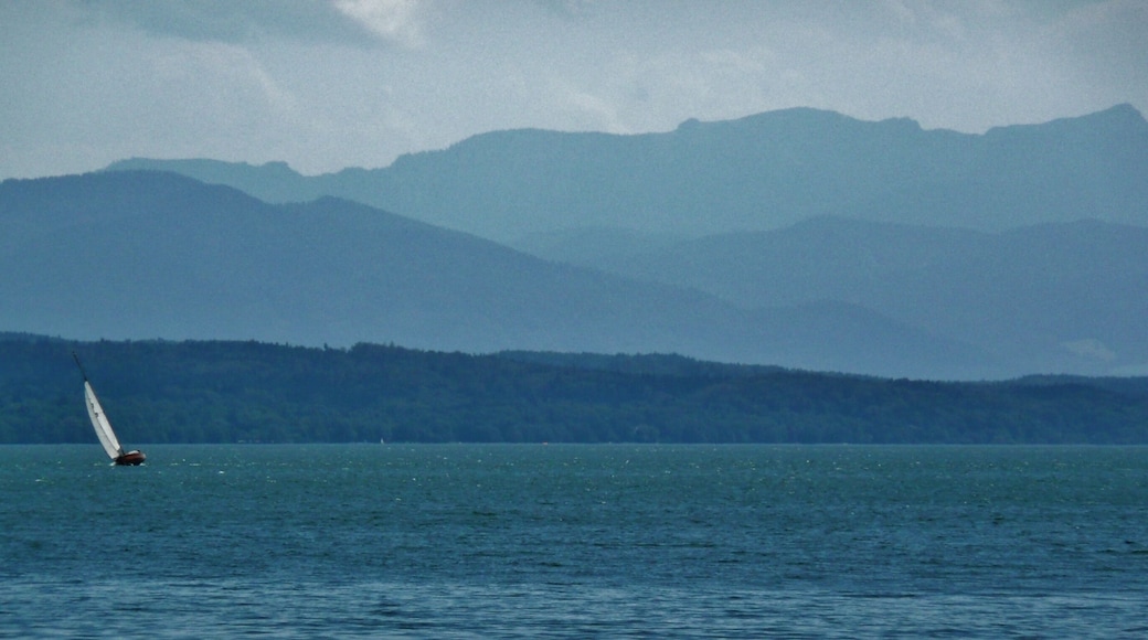 Blick von Tutzing am Starnberger See Richtung Alpen