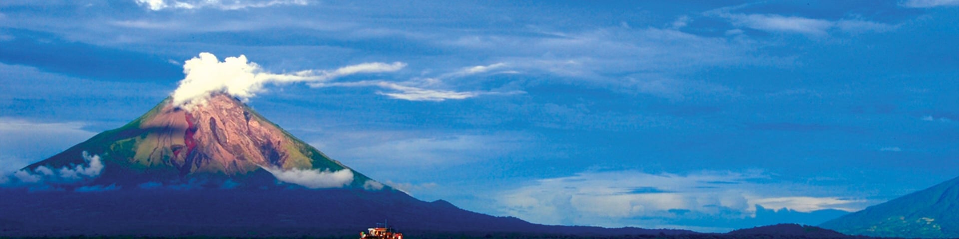 Isla de Ometepe ofreciendo vista general a la costa y montañas