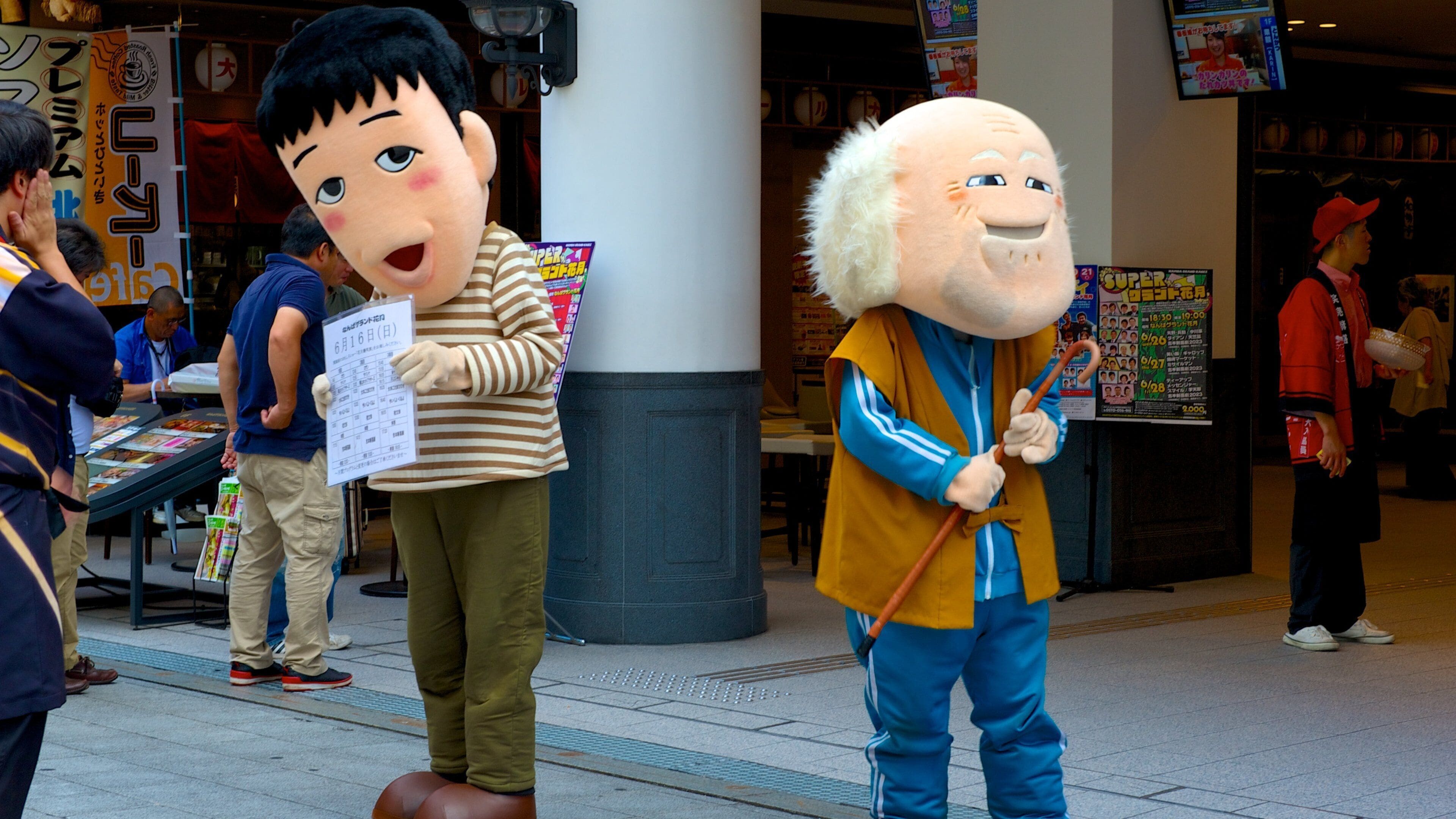 Namba Grand Kagetsu showing street scenes and a city