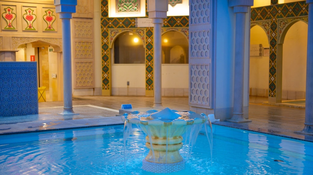 Spa World som inkluderer innendørs, svømmebasseng og dag-spa