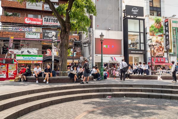 Amerika-Mura Triangle Park which includes street scenes