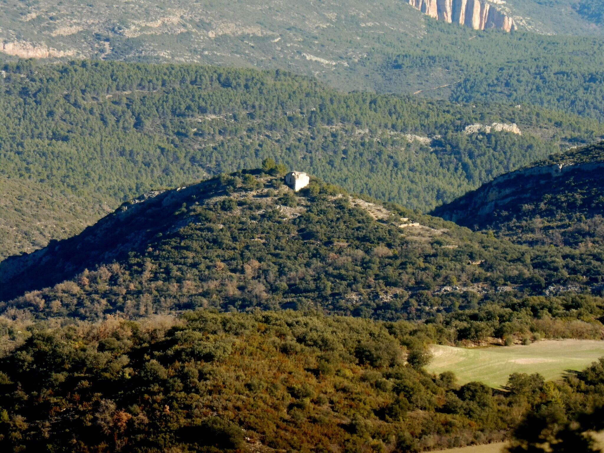 Castell de Privà (les Avellanes i Santa Linya): des de l'ermita de Sant Miquel This is a photo of a building indexed in the Catalan heritage register as Bé Cultural d'Interès Local (BCIL) under the reference IPA-30748.