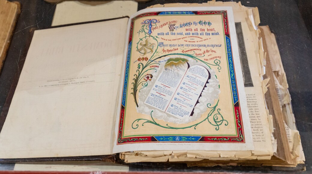 Bon Accord Mine and Museum showing heritage elements