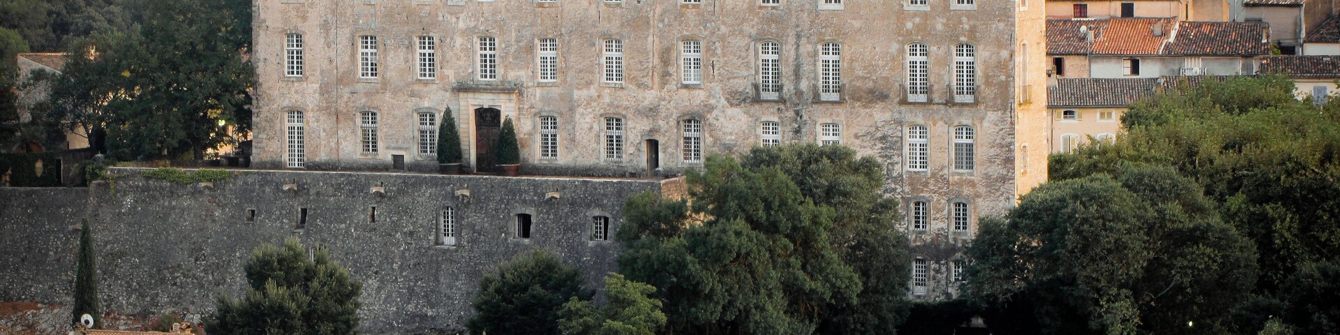 This building is inscrit au titre des Monuments Historiques. It is indexed in the Base Mérimée, a database of architectural heritage maintained by the French Ministry of Culture, under the reference PA00081594 .