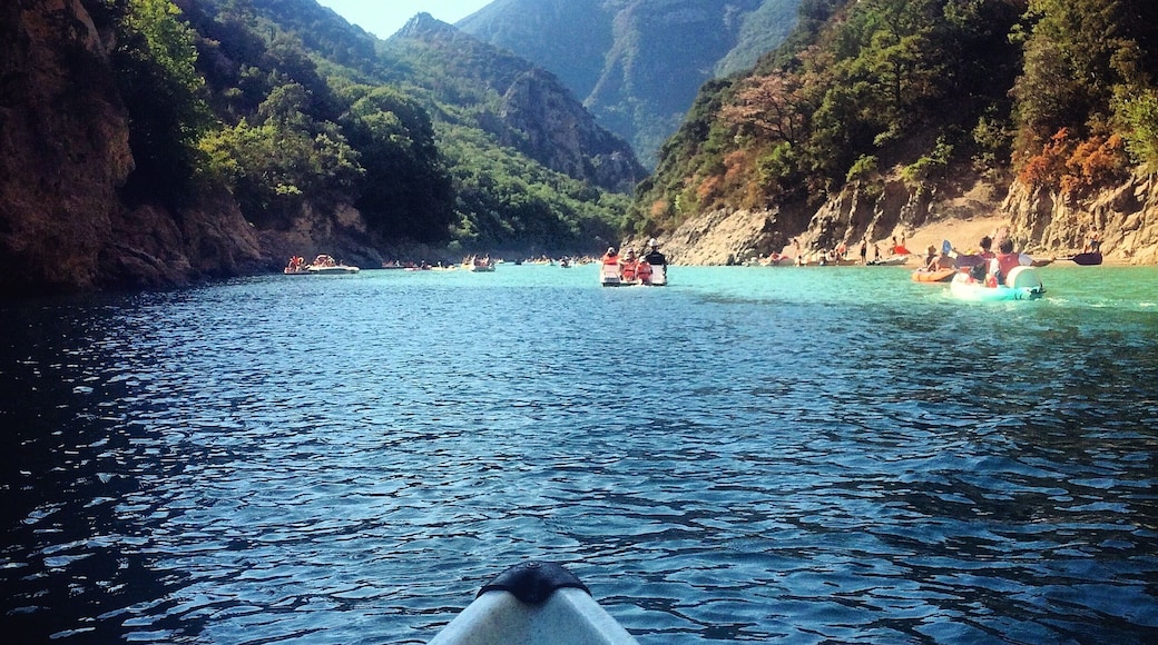 A Gorge-ous view from our little Kayak.
The Lac de Sainte-Croix is a fantastic place to spend the day with friends and family. You can rent a kayak, pedalo or row boat and make your way up stream through the gorge, making you feel like you’re in Jurassic Park.
There are sandy coves and beaches all the way along the 2 mile route which make wonderful places to stop and have a picnic!
#GreatOutdoors
